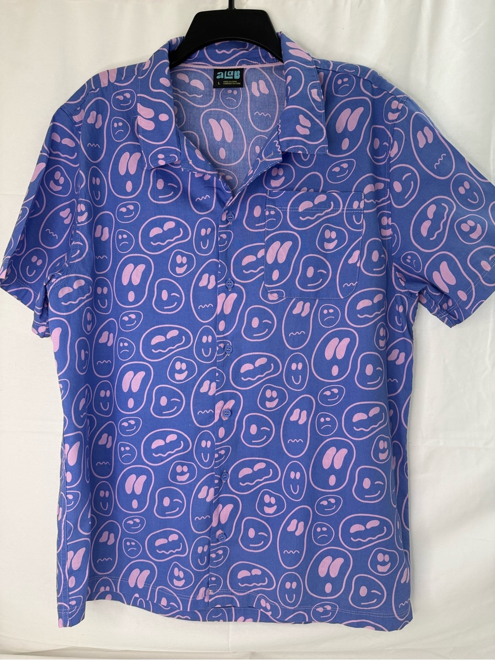 aL@B Men's Smiley Graphic Print Button-Up Short Sleeve Spread Collar Shirt L